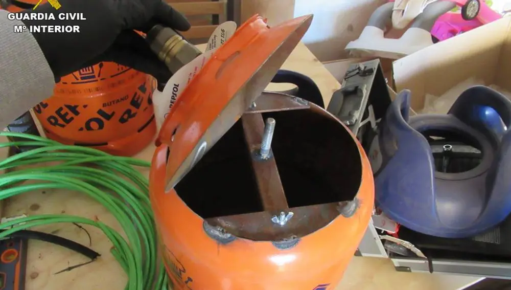 Bombonas de butano como escondite de la droga Bombonas de butano como escondite de la droga