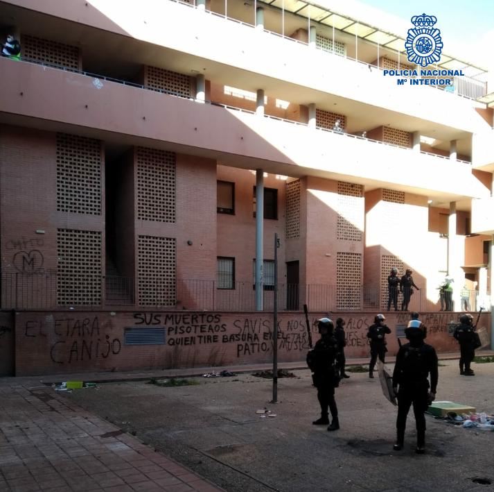 La Policía Nacional establece un amplio dispositivo de seguridad en una de las barriadas más conflictivas de Puertollano La Policía Nacional establece un amplio dispositivo de seguridad en una de las barriadas más conflictivas de Puertollano