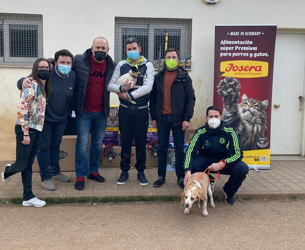 La Protectora "La Bienvenida" de Ciudad Real recibe una importante donación de comida y accesorios para mascotas La Protectora "La Bienvenida" de Ciudad Real recibe una importante donación de comida y accesorios para mascotas