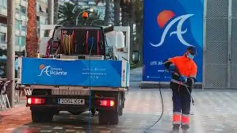 Servicio de limpieza viaria de la concesionaria de Alicante Servicio de limpieza viaria de la concesionaria de Alicante