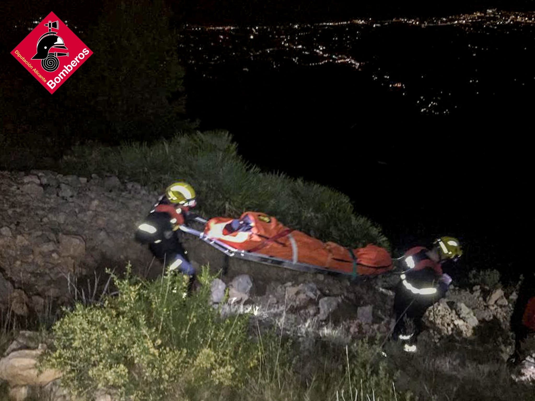 Rescatan a una senderista tras sufrir un resbalón en la Sierra de Bernia Rescatan a una senderista tras sufrir un resbalón en la Sierra de Bernia