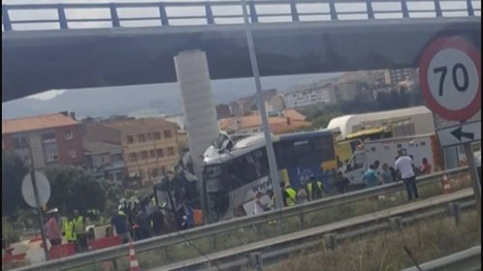Foto accidente de Alsa en Avilés, 2018