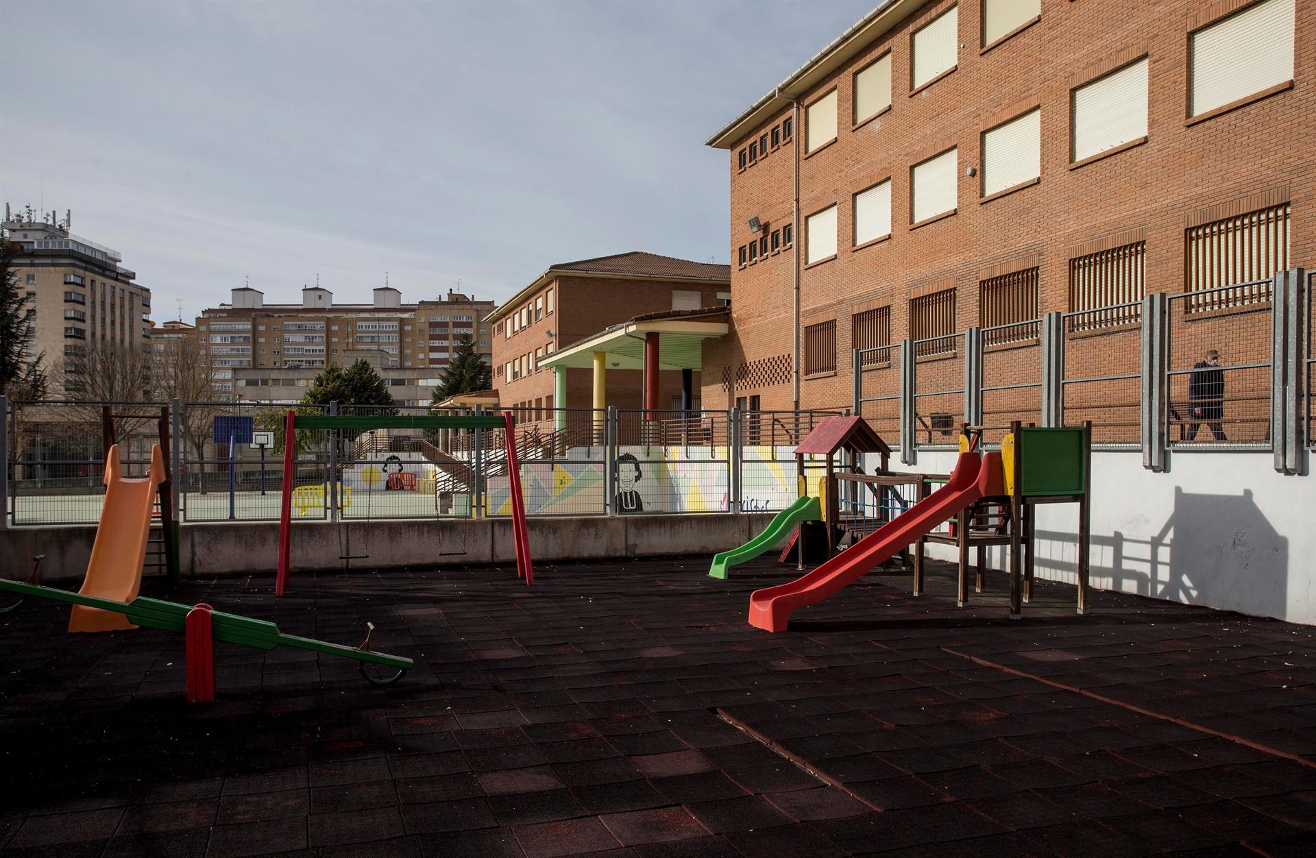 Les extraescolars, entre l'opció i l'obligació de fer-ne per poder conciliar Les extraescolars, entre l'opció i l'obligació de fer-ne per poder conciliar