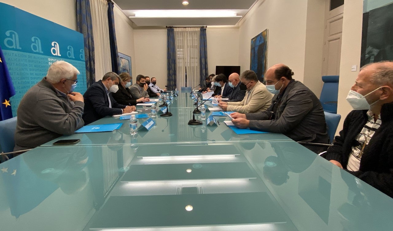 La Mesa Provincial del Agua convocará una sesión para abordar la problemática hídrica de la comarca del Alto Vinalopó La Mesa Provincial del Agua convocará una sesión para abordar la problemática hídrica de la comarca del Alto Vinalopó