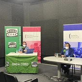 El programa se emitió desde los estudios de radio de la Facultad de Comunicación El programa se emitió desde los estudios de radio de la Facultad de Comunicación