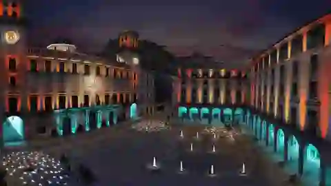 Actual iluminación ornamental de la plaza del ayuntamiento Actual iluminación ornamental de la plaza del ayuntamiento