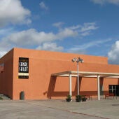 Edificio que alberga las salas de cine del Canal Salat. 