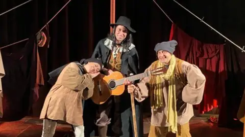 Imagen del montaje escénico Imagen del montaje escénico