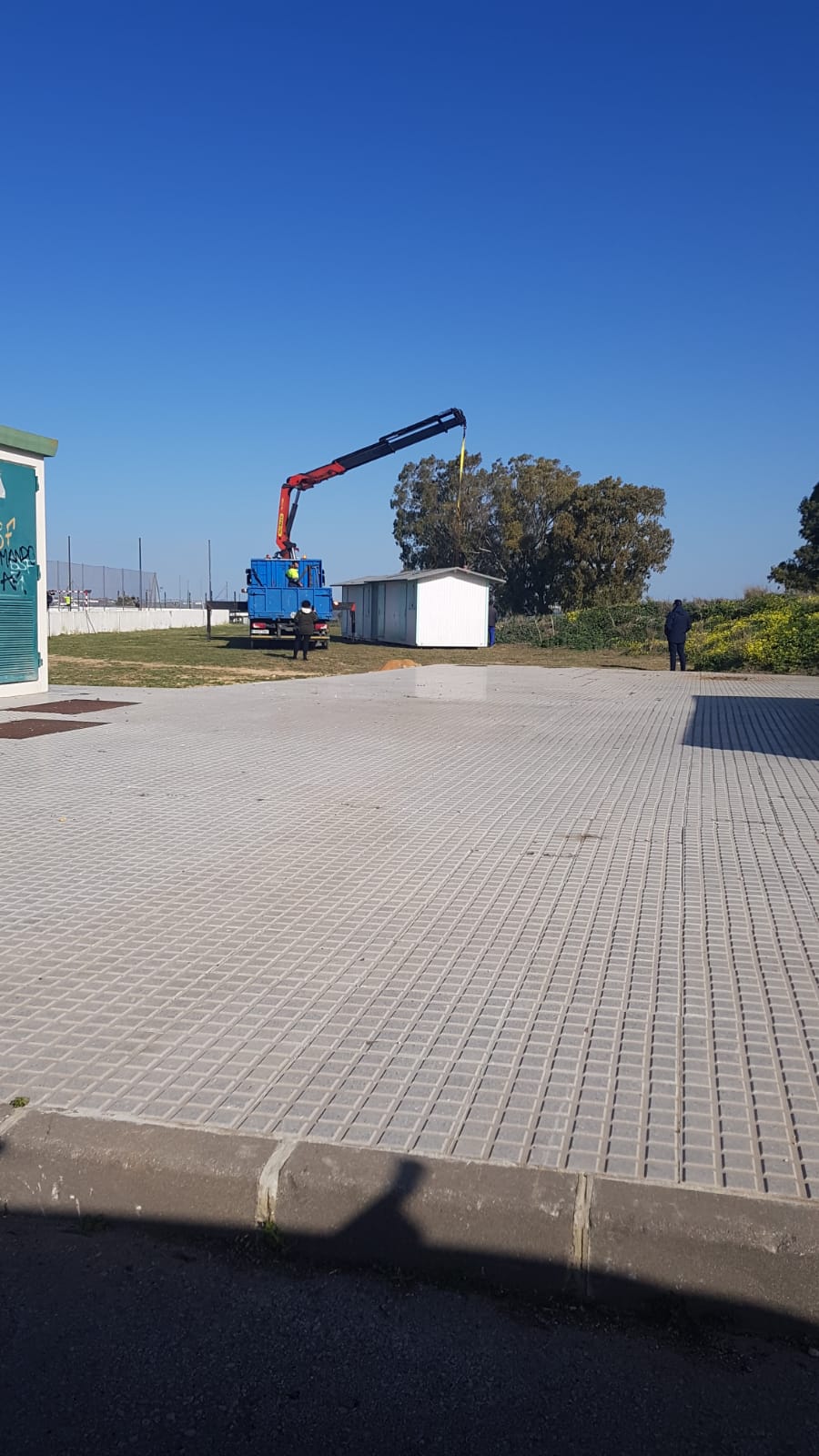Comienza el montaje de los módulos provisionales de La Casería en San Fernando Comienza el montaje de los módulos provisionales de La Casería en San Fernando