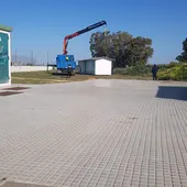 Montaje de los módulos provisionales de La Casería Montaje de los módulos provisionales de La Casería