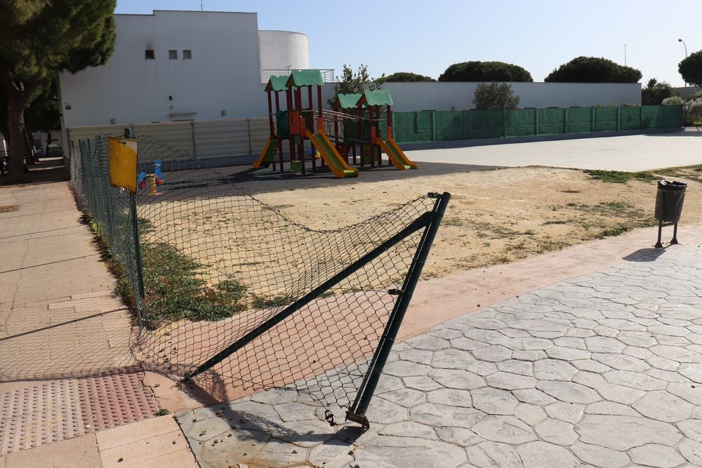 El Ayuntamiento invierte 150.000 euros para mejorar diferentes puntos de la barriada Río San Pedro El Ayuntamiento invierte 150.000 euros para mejorar diferentes puntos de la barriada Río San Pedro