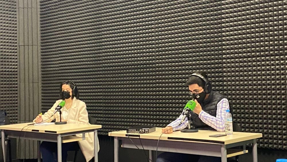 Los alumnos Victoria Quintanilla y Álvaro-Cosme Vizcaíno 