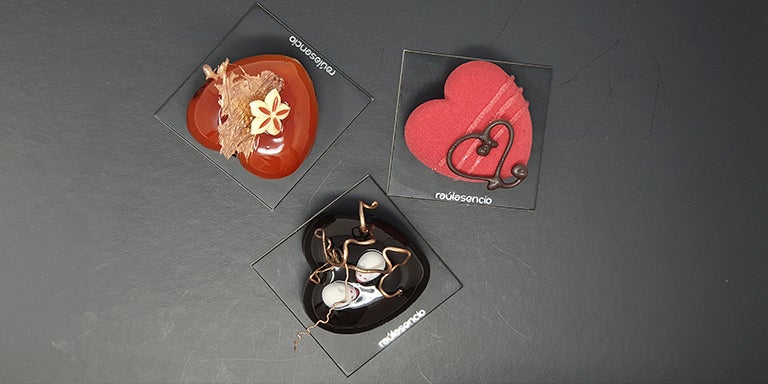 Raúl Asencio presenta su repostería para enamorados con protagonismo para la fresa y el chocolate Raúl Asencio presenta su repostería para enamorados con protagonismo para la fresa y el chocolate