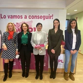 La secretaria de Mujer, Derechos e Igualdad de UPL, Teresa Fernández, acompañada por las candidatas de UPL a las Cortes de Castilla y León, María Teresa Puente, Sara Herrero, Laura López, María Teresa de la Puente y Luzdivina Somiedo La secretaria de Mujer, Derechos e Igualdad de UPL, Teresa Fernández, acompañada por las candidatas de UPL a las Cortes de Castilla y León, María Teresa Puente, Sara Herrero, Laura López, María Teresa de la Puente y Luzdivina Somiedo