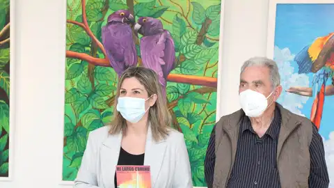 La concejala de Cultura, Esther Donate, y el pintor Luis Tejedor La concejala de Cultura, Esther Donate, y el pintor Luis Tejedor