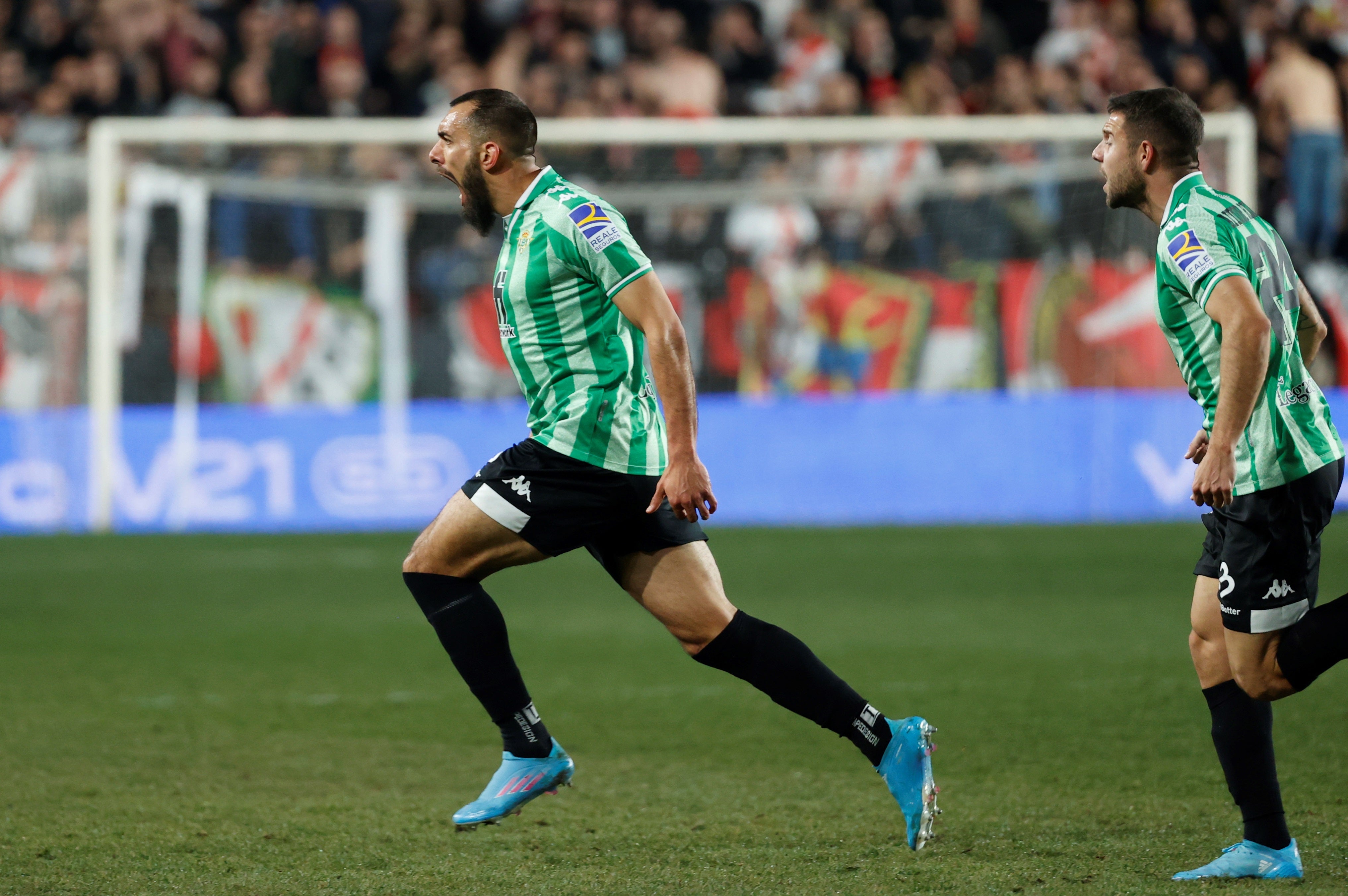 El Betis remonta en Vallecas y toma ventaja en la eliminatoria El Betis remonta en Vallecas y toma ventaja en la eliminatoria