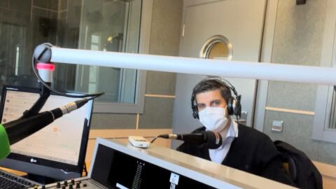 L&aacute;zaro en el estudio de radio "Tierra de Gigantes"