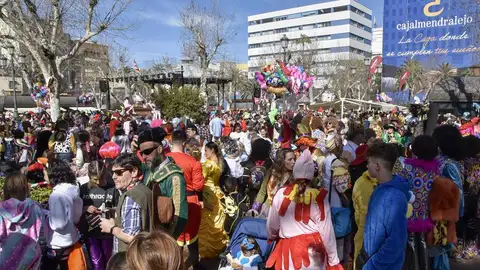 El Ayuntamiento de Badajoz autorizará en Carnaval barras en el exterior de locales y el consumo de bebidas en la calle Badajoz