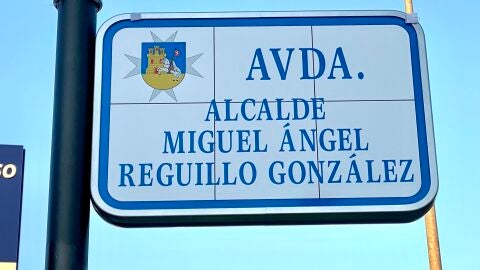 Placa calle de Miguel &Aacute;ngel Reguillo