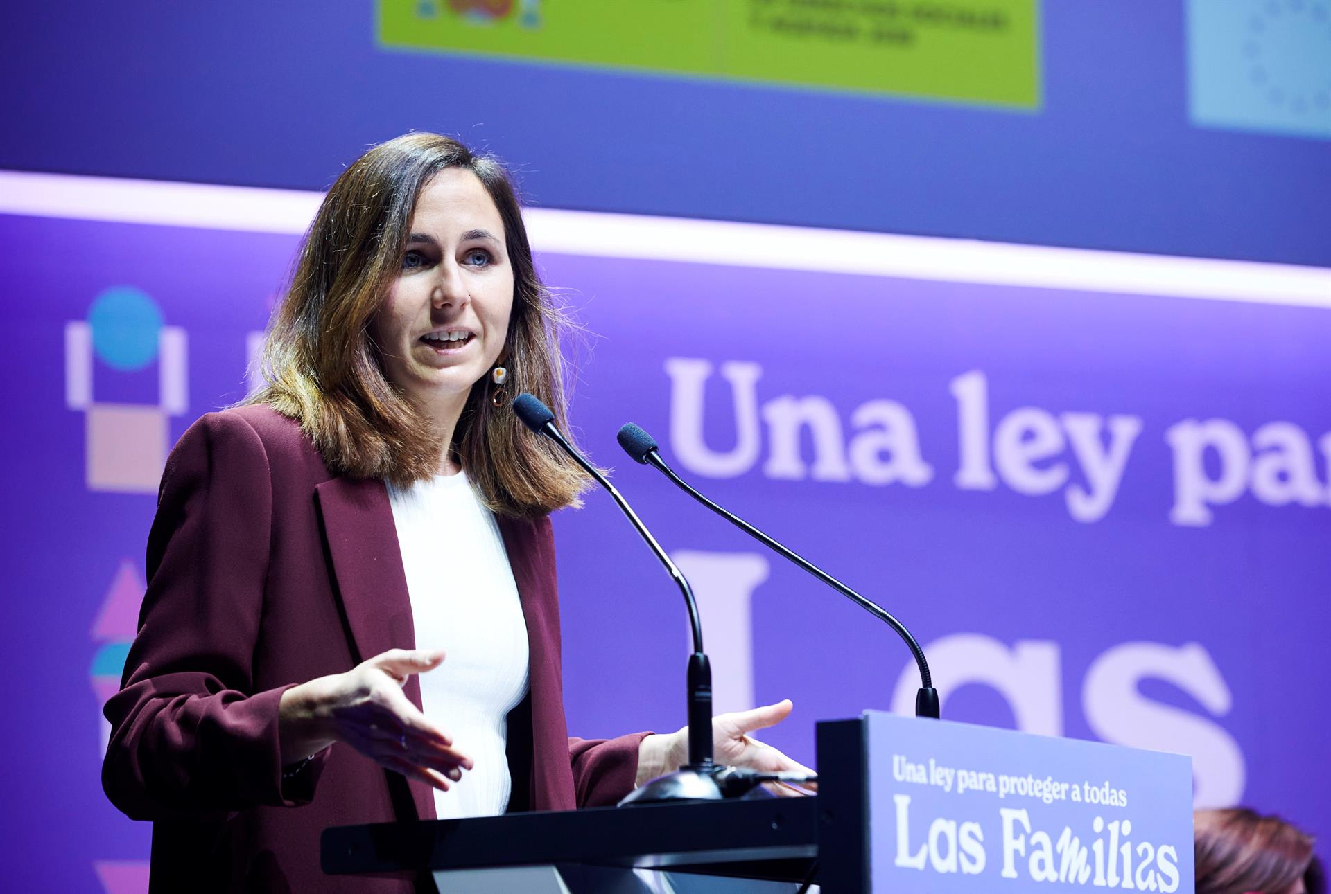 Rubén Amón indulta a Ione Belarra: "He decidido tramitar el expediente para agradecerle sus posicionamientos inequívocos a favor de la paz" Rubén Amón indulta a Ione Belarra: "He decidido tramitar el expediente para agradecerle sus posicionamientos inequívocos a favor de la paz"