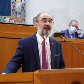 El presidente, Javier Lambán, ante el parlamento aragonés