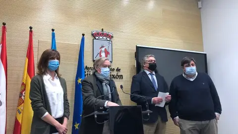 Concejales de la oposición en rueda de prensa en el Ayuntamiento de Gijón Concejales de la oposición en rueda de prensa en el Ayuntamiento de Gijón
