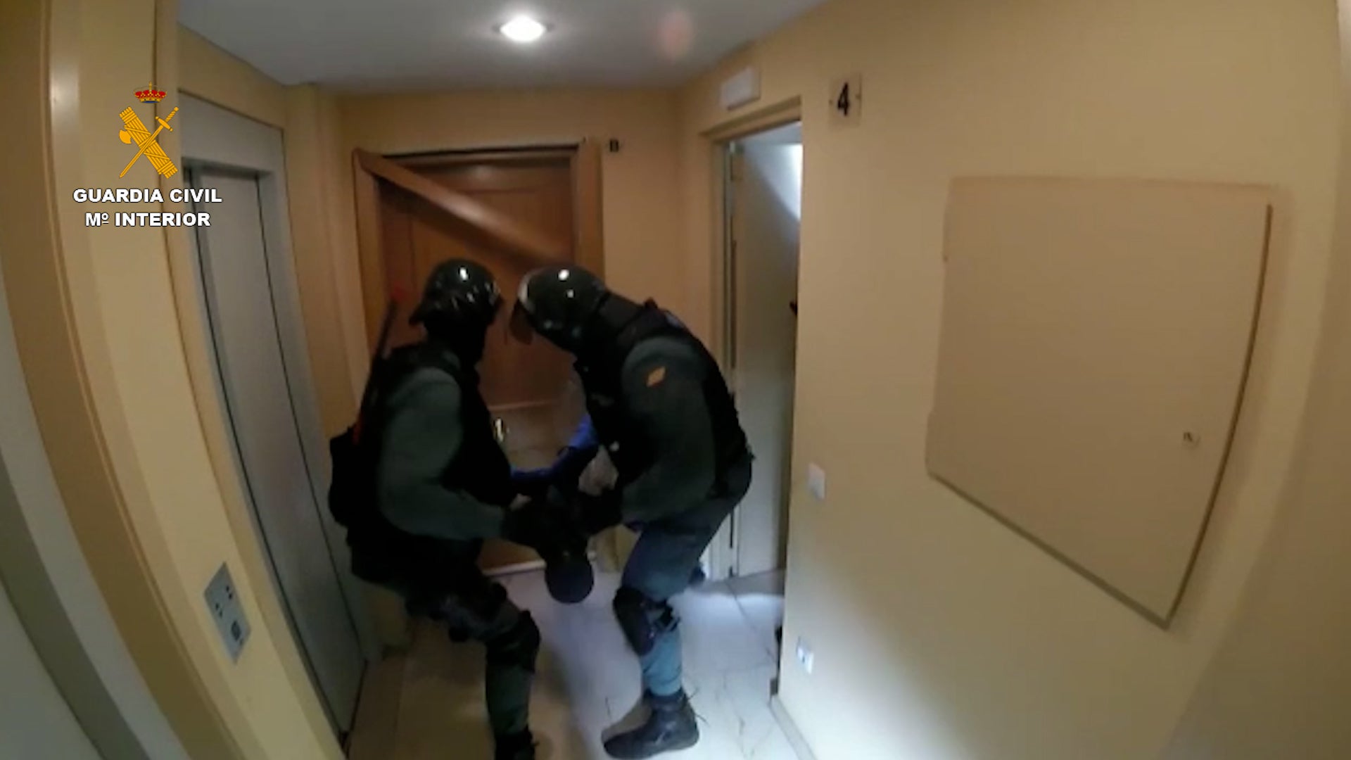 La Guardia Civil detiene en Madrid y Toledo a 11 miembros de la banda latina implicada en el asesinato de Usera La Guardia Civil detiene en Madrid y Toledo a 11 miembros de la banda latina implicada en el asesinato de Usera