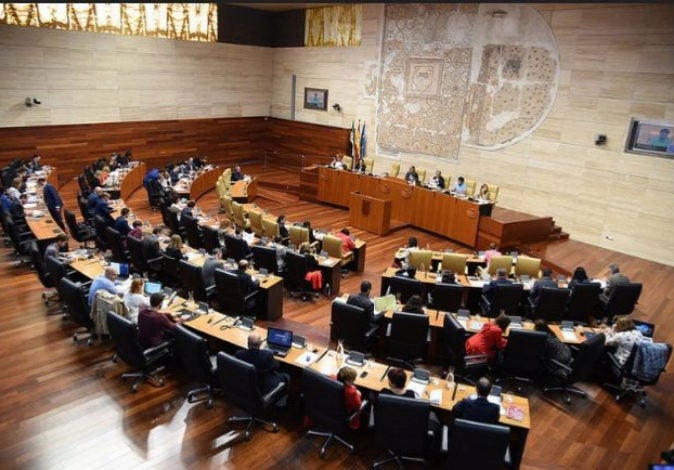 Noticias Mediodía Extremadura 14:20 Noticias Mediodía Extremadura 14:20