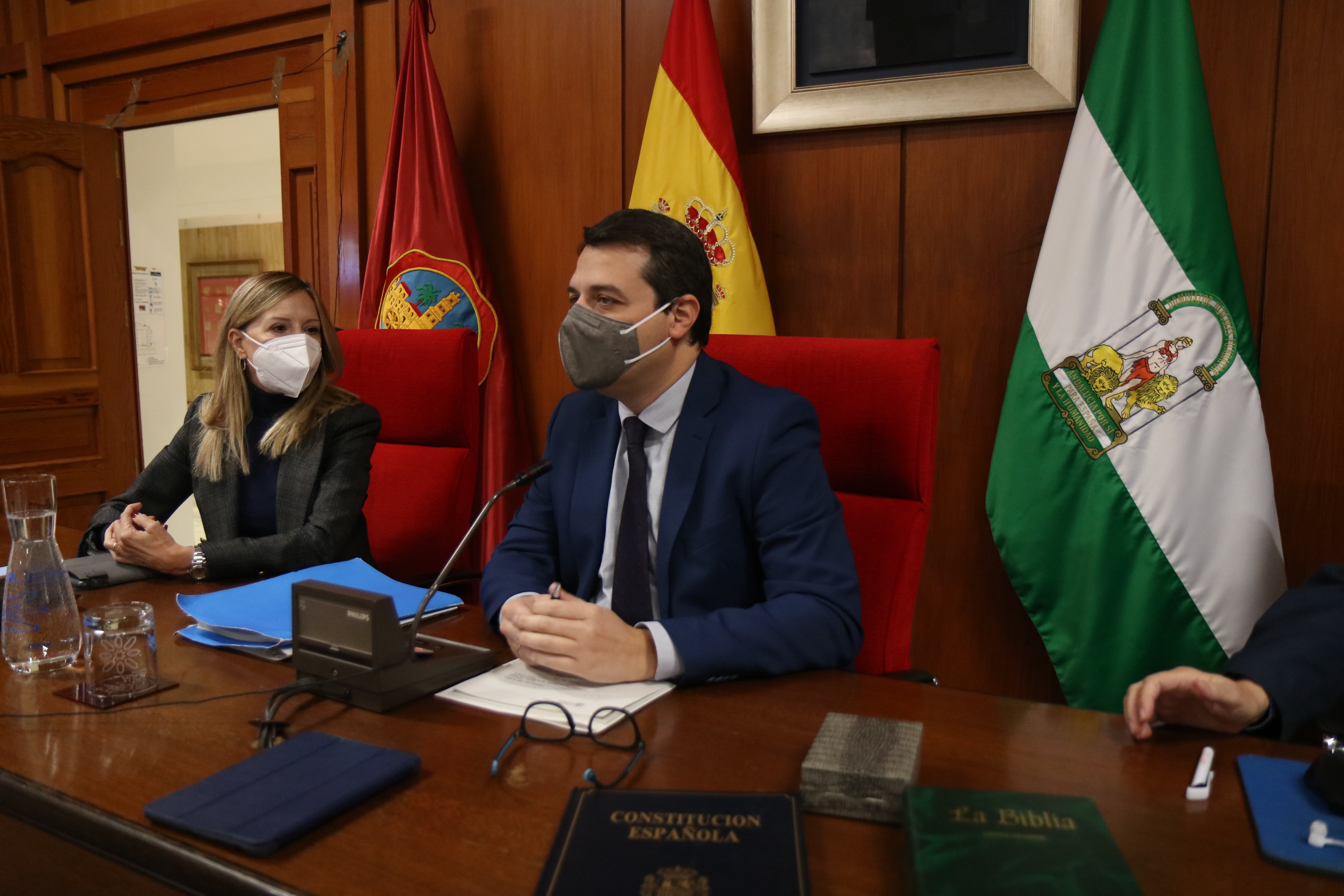 Polémica por el viaje del alcalde a Bruselas Polémica por el viaje del alcalde a Bruselas