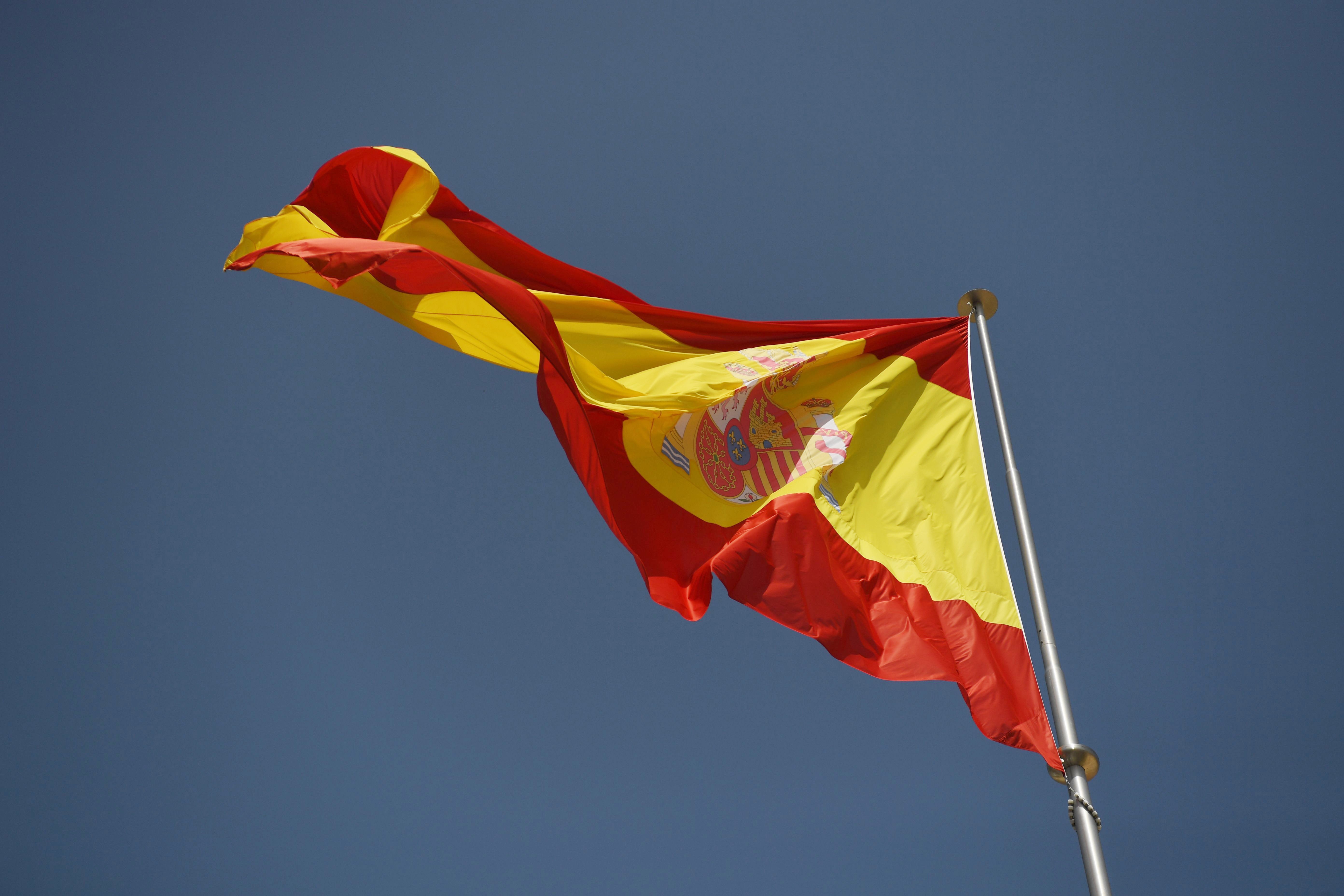 Pintan una bandera de España encima de unas pinturas rupestres de 6.000 años en Solana del Pino Pintan una bandera de España encima de unas pinturas rupestres de 6.000 años en Solana del Pino