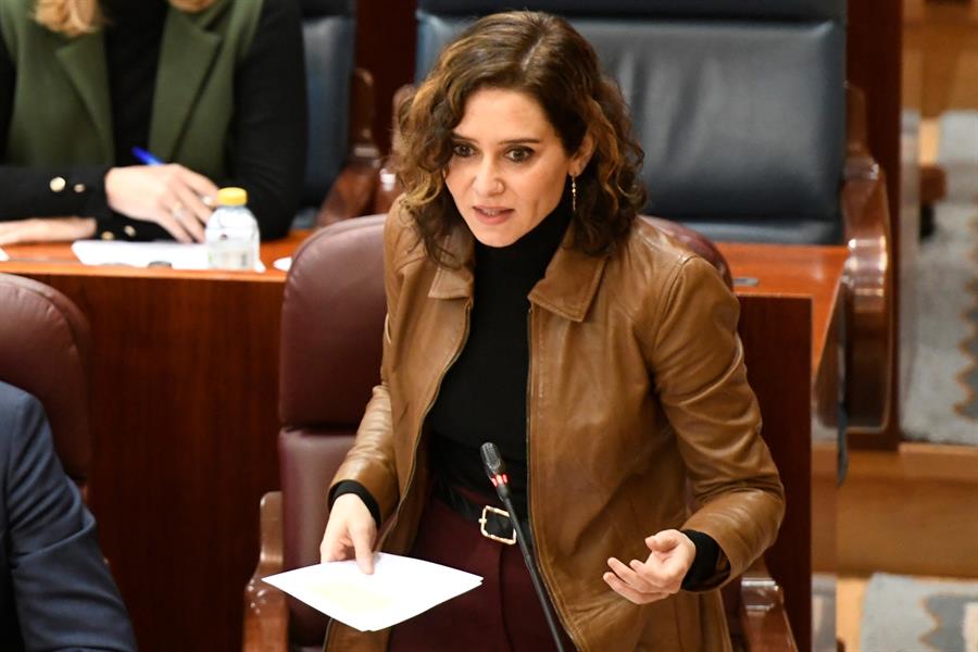 Ayuso levanta los aplausos de la izquierda con su réplica a Monasterio sobre las bandas latinas Ayuso levanta los aplausos de la izquierda con su réplica a Monasterio sobre las bandas latinas