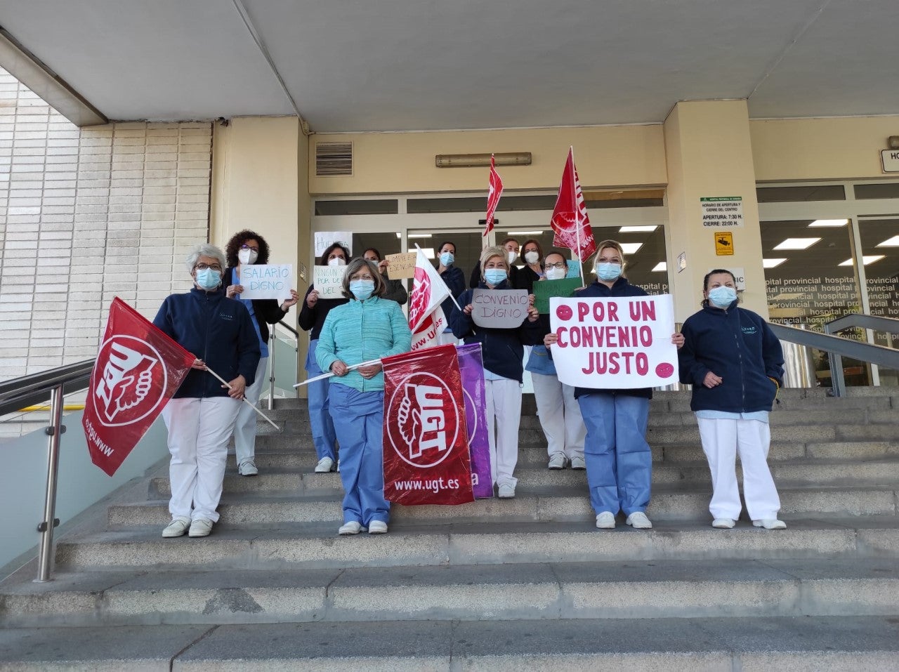 Las empledas de la limpieza interrumpen las movilizaciones Las empledas de la limpieza interrumpen las movilizaciones