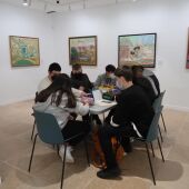 Recibimiento en la sala de Exposiciones la visita de los alumnos de 2º de la ESO del IES Azud de Alfeitamí 