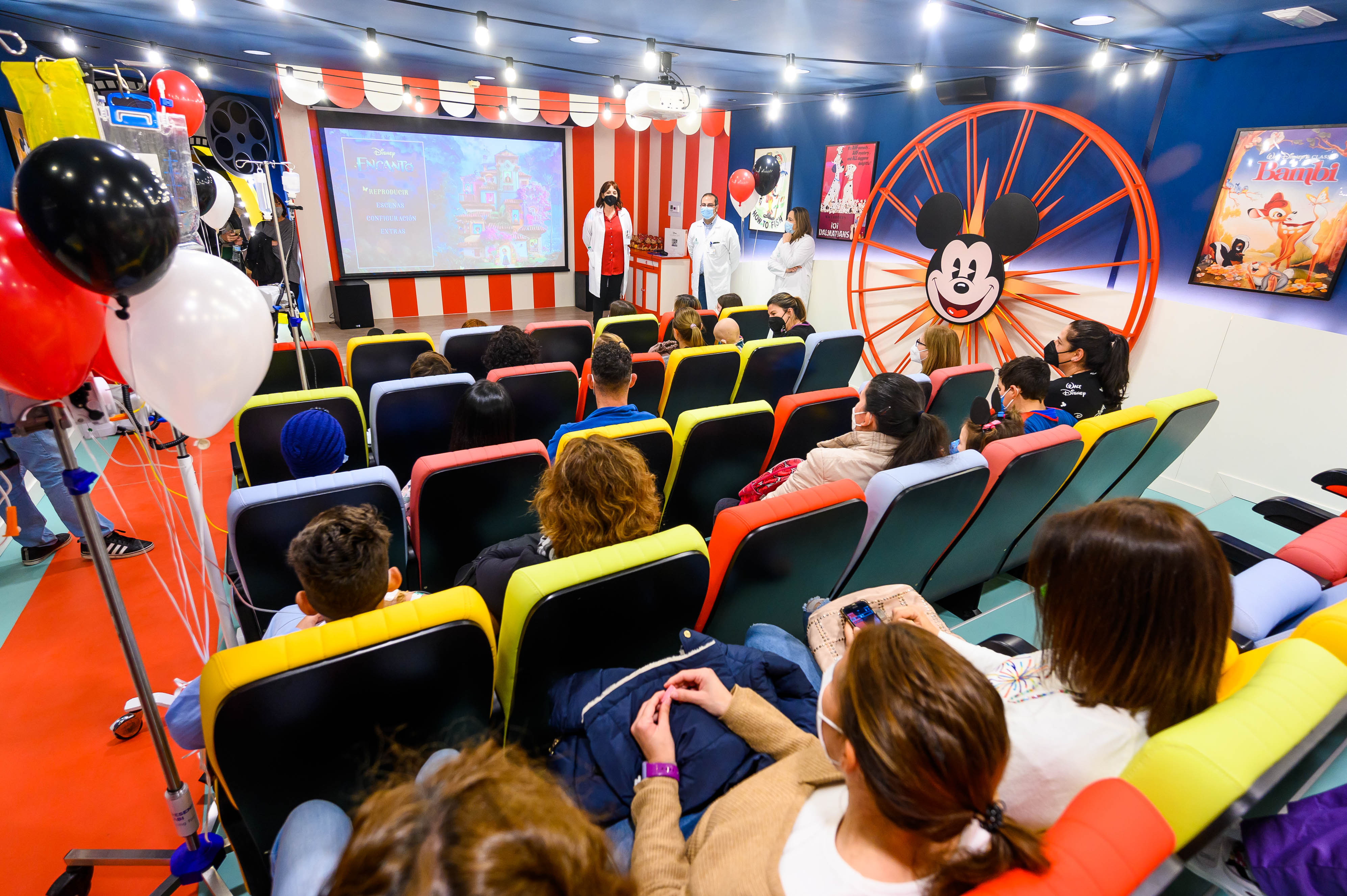 El Hospital Universitario Torrecárdenas inaugura una sala de cine en el Materno Infantil El Hospital Universitario Torrecárdenas inaugura una sala de cine en el Materno Infantil
