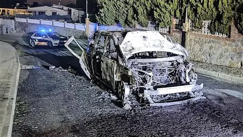 Vehículo incendiado en Elche. Vehículo incendiado en Elche.