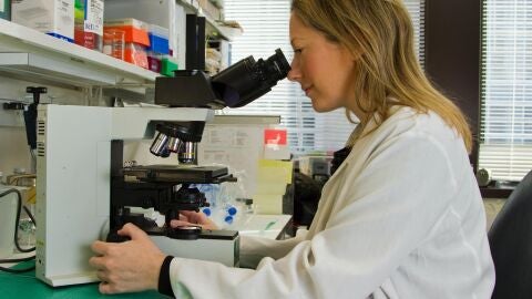 ciencia y mujer