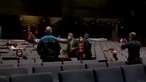 Expulsión de Luis Seara do Pleno do Concello de Ourense do 11 de febrero de 2022 Expulsión de Luis Seara do Pleno do Concello de Ourense do 11 de febrero de 2022