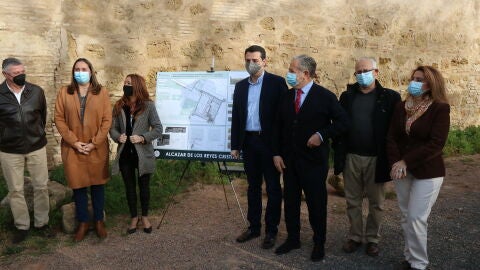 Autoridades explican el proyecto de restauraci&oacute;n del Alc&aacute;zar