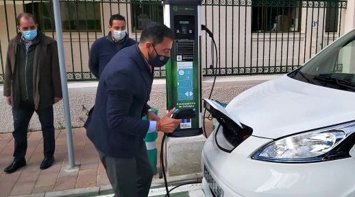 Orihuela estrena cuatro nuevos puntos de recarga de vehículos eléctricos totalmente gratuitos Orihuela estrena cuatro nuevos puntos de recarga de vehículos eléctricos totalmente gratuitos