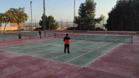 El Ayuntamiento de Redován crea la primera pista de pádel municipal en el Polideportivo Los Pasos padel
