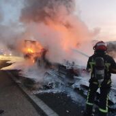 El accidente entre dos camiones provoca el cierre de la AP-7 a la altura de Alcalà de Xivert 