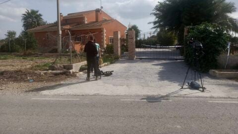 Chalet donde un menor de 15 años mató a sus padres y a su hermano pequeño, de diez años. Chalet donde un menor de 15 años mató a sus padres y a su hermano pequeño, de diez años.