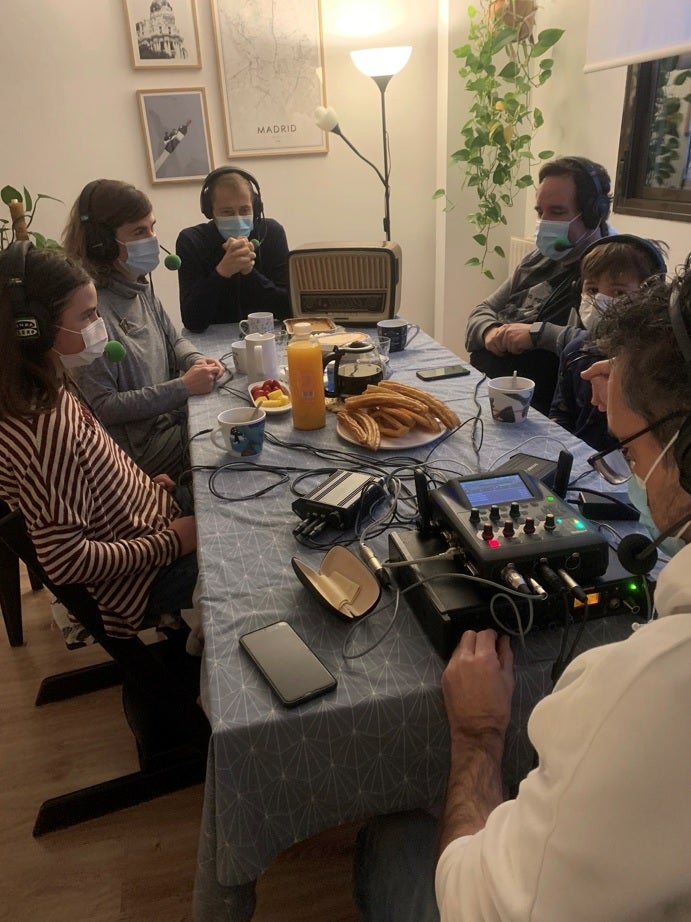 Desayuno con la familia Ruiz Llorente: "Nuestra rutina entre semana es radio en el coche de camino al cole" Desayuno con la familia Ruiz Llorente: "Nuestra rutina entre semana es radio en el coche de camino al cole"