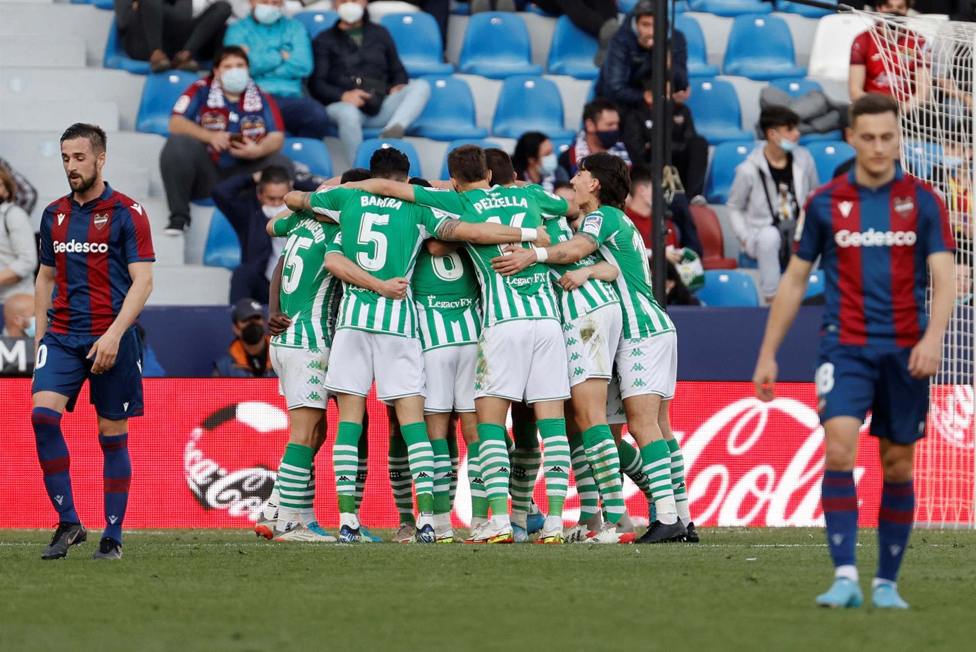 El Betis no perdona ante un Levante casi desahuciado El Betis no perdona ante un Levante casi desahuciado