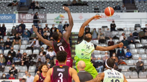 Una acci&oacute;n del partido Lleida-Unicaja Banco Oviedo