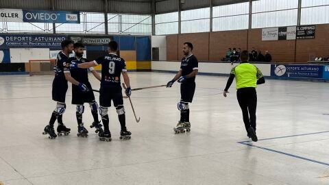 Los jugadores del Roller celebran un gol ante el Lubi&aacute;ns