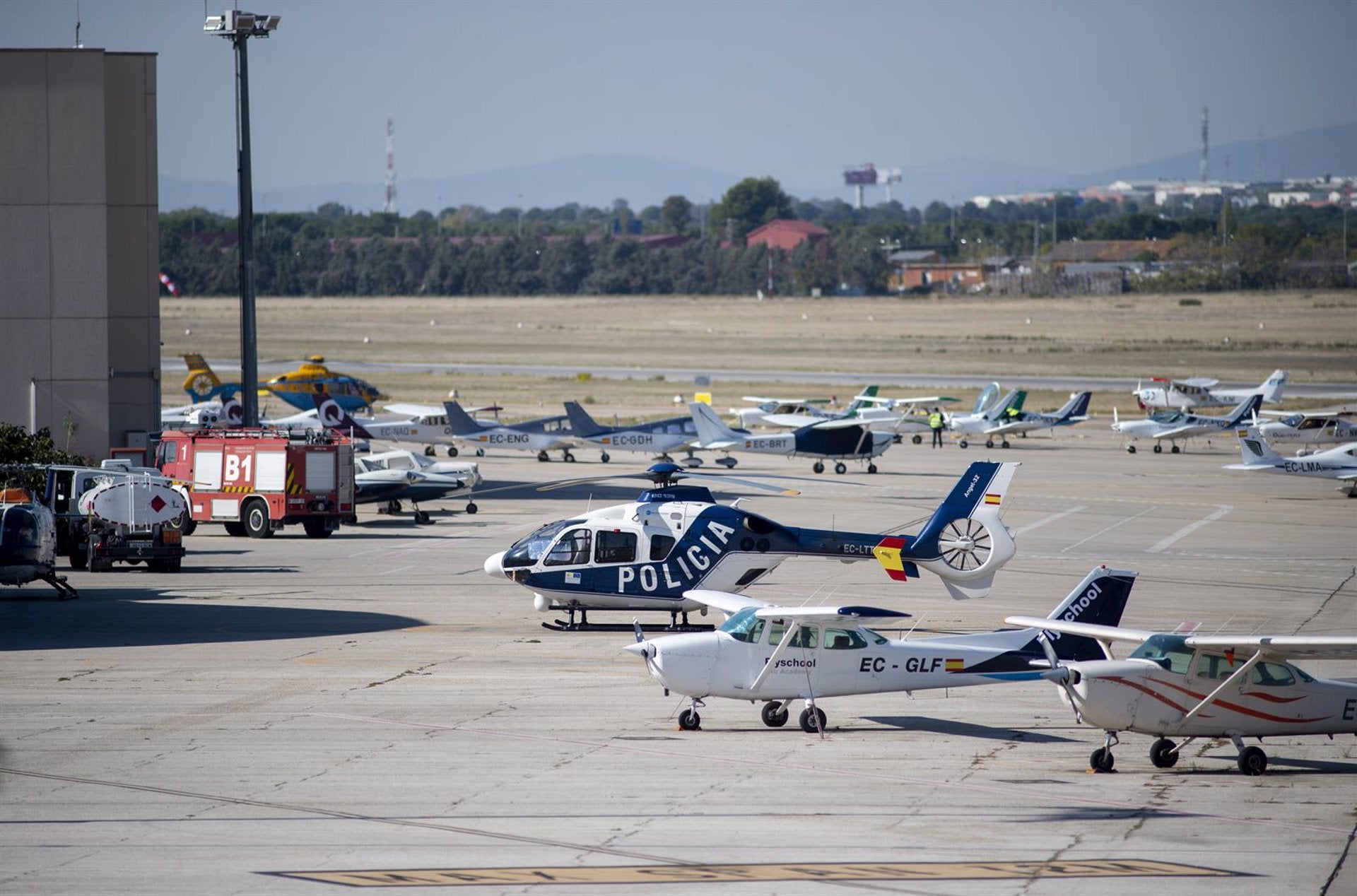 Fallece el piloto de una avioneta tras precipitarse en una zona de campo de Utrera Fallece el piloto de una avioneta tras precipitarse en una zona de campo de Utrera