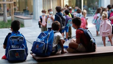 Los pediatras recomiendan la retirada de las mascarillas en las escuelas