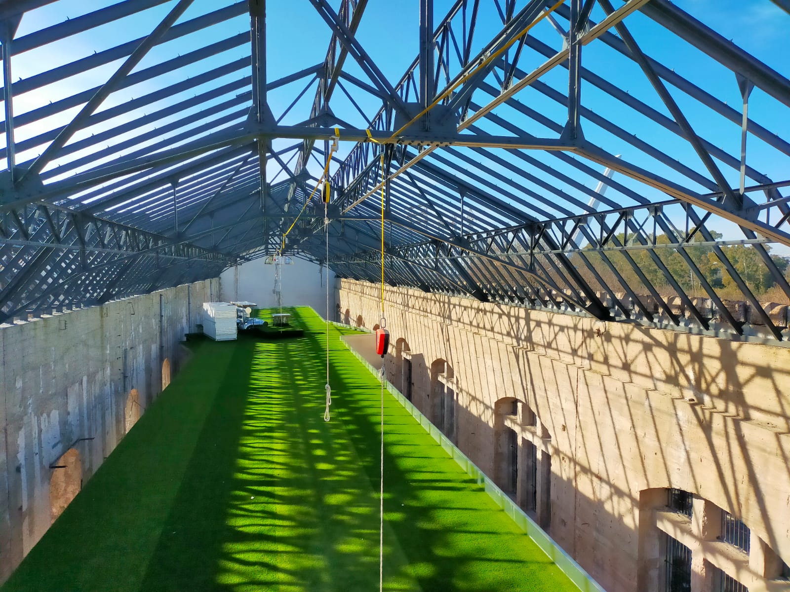 El Ayuntamiento ultima la fase principal de la obra de las Naves de Renfe y ejecutará este año la instalación de placas solares El Ayuntamiento ultima la fase principal de la obra de las Naves de Renfe y ejecutará este año la instalación de placas solares