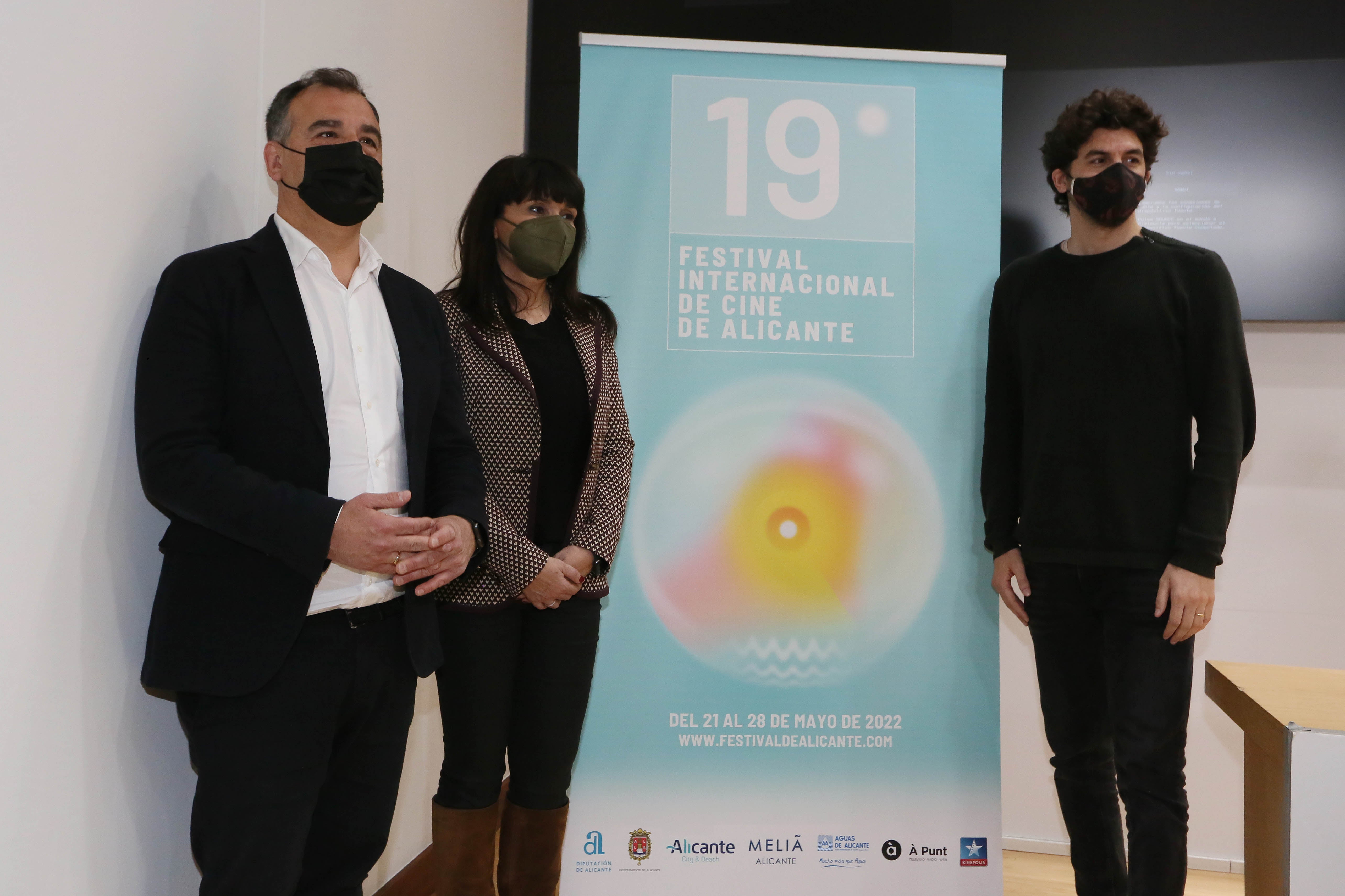 La Diputación presenta la imagen del Festival de Cine de Alicante con un innovador cartel de Aitor Errazquin La Diputación presenta la imagen del Festival de Cine de Alicante con un innovador cartel de Aitor Errazquin